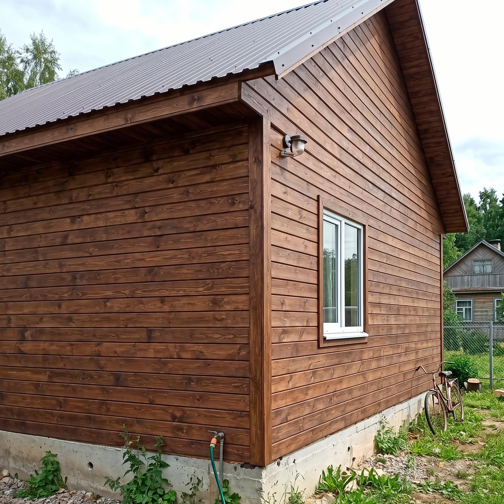 Фасад дома, покрытый морилкой